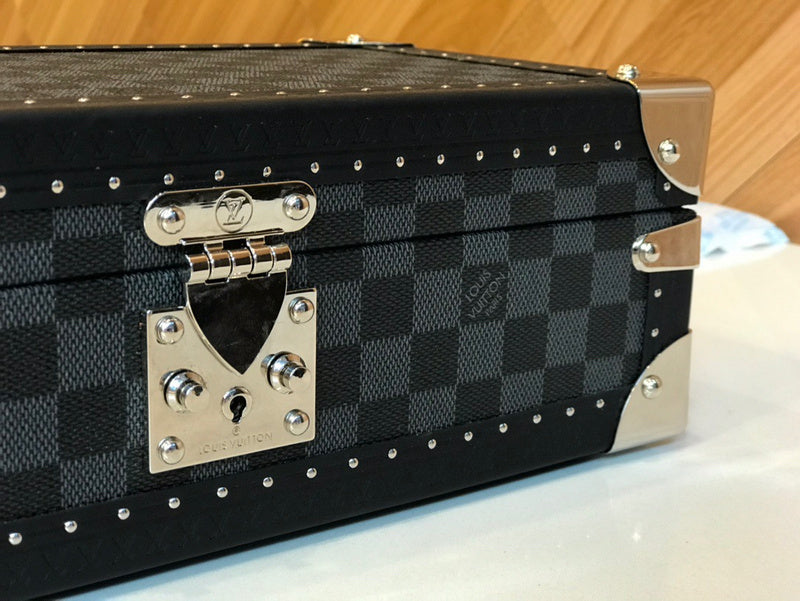 Franco Shops - Louis Vuittons  - 9498