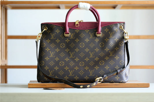 The Franco Shops - Louis Vuittons  - 7992