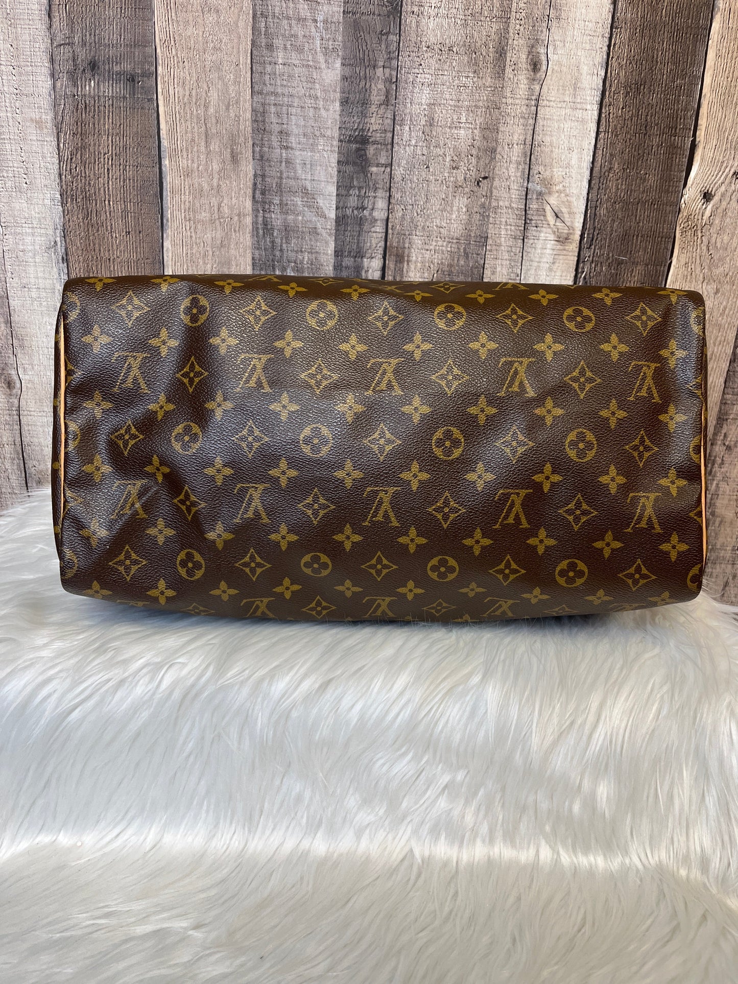 Handbag Luxury Designer By Louis Vuitton  Size: Large