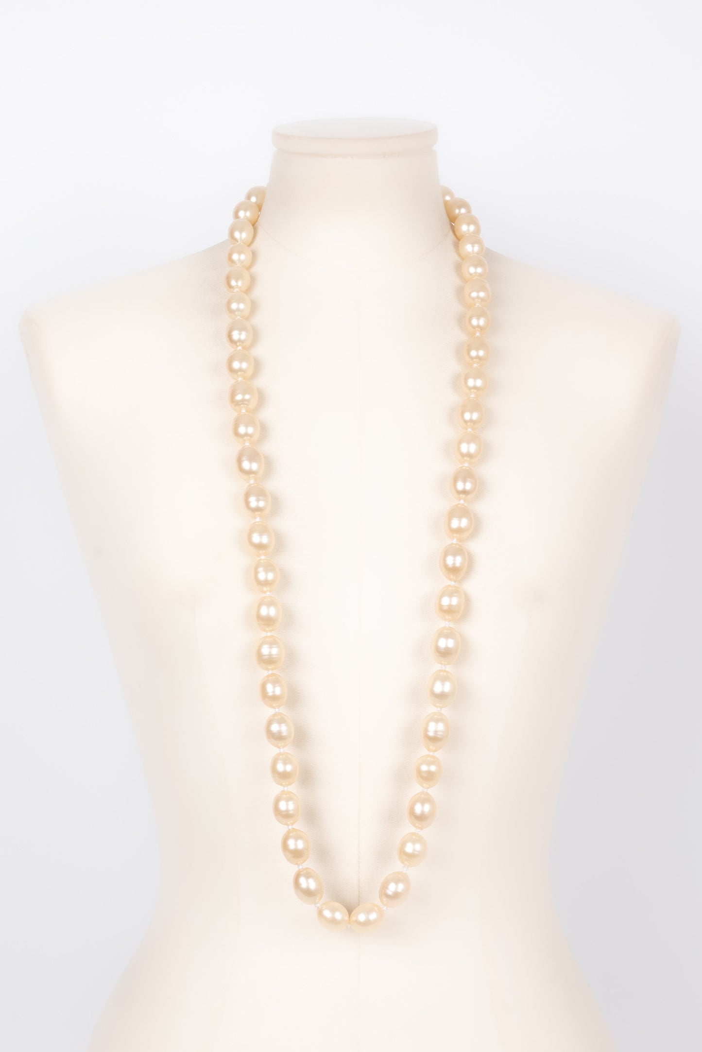 Collier de perles nacr√©es Chanel s