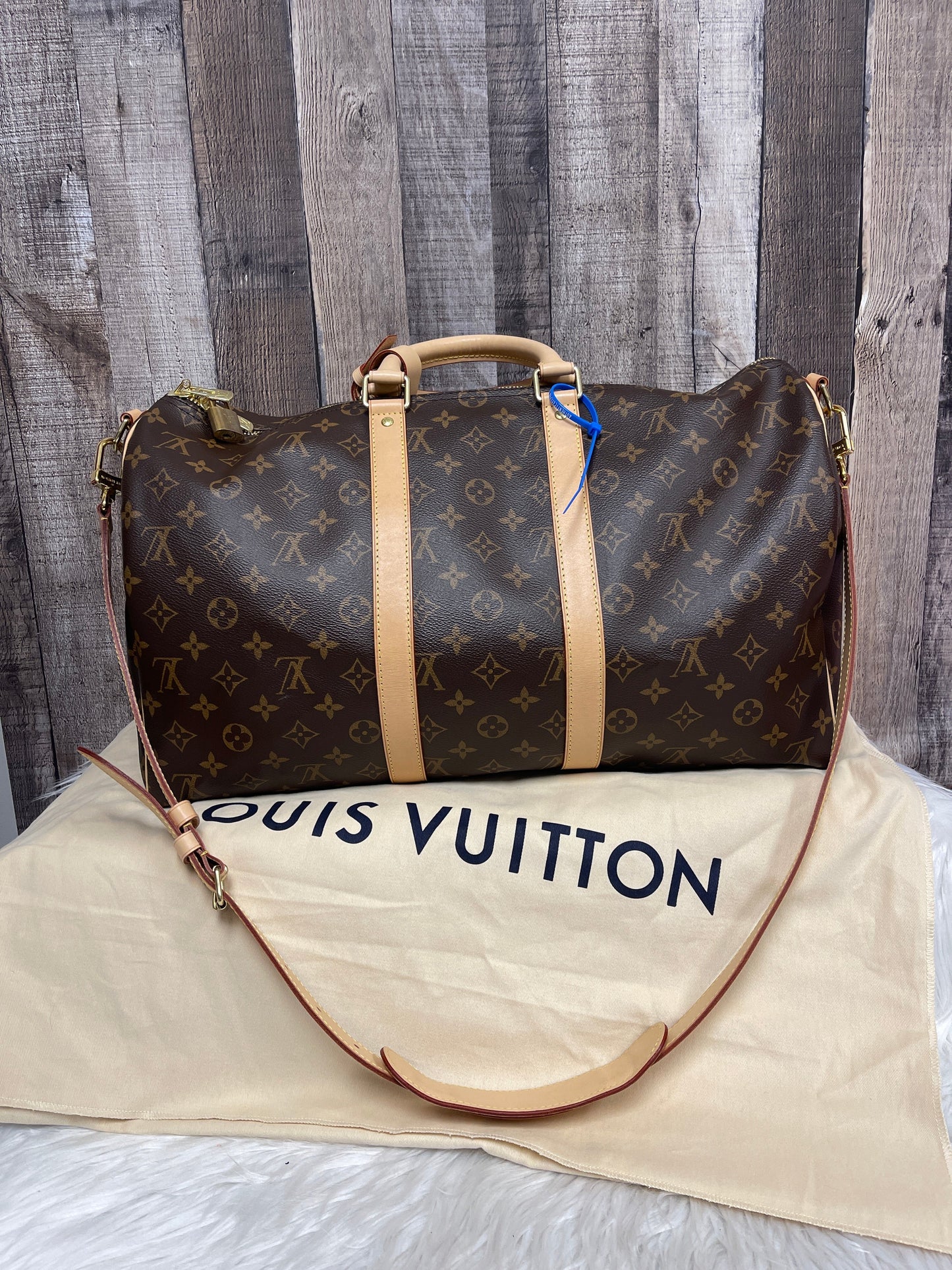 Handbag Luxury Designer By Louis Vuitton  Size: Large