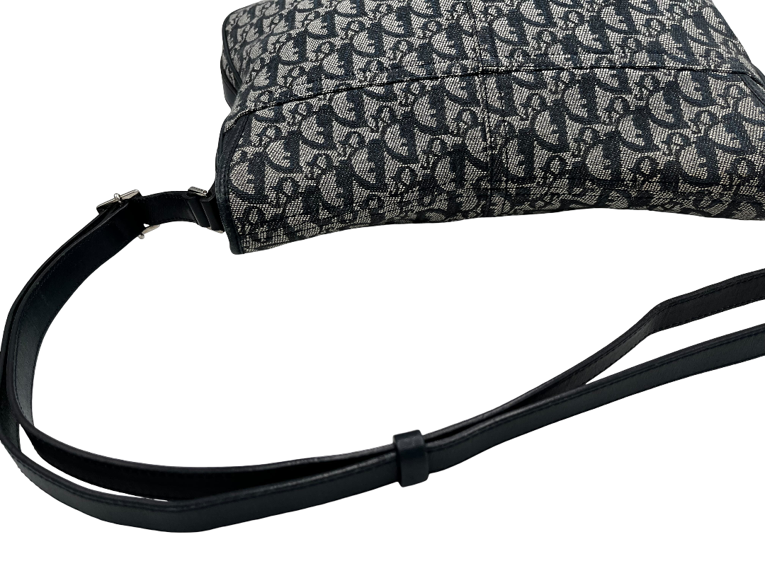 Christian Dior Vintage Cd Flap Messenger Bag Diorissimo Canvas Navy Canvas Shoulder Bag Bag ()