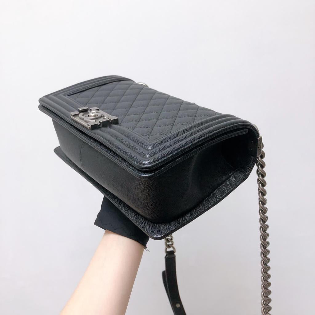 Le Boy Old Medium Caviar Black RHW