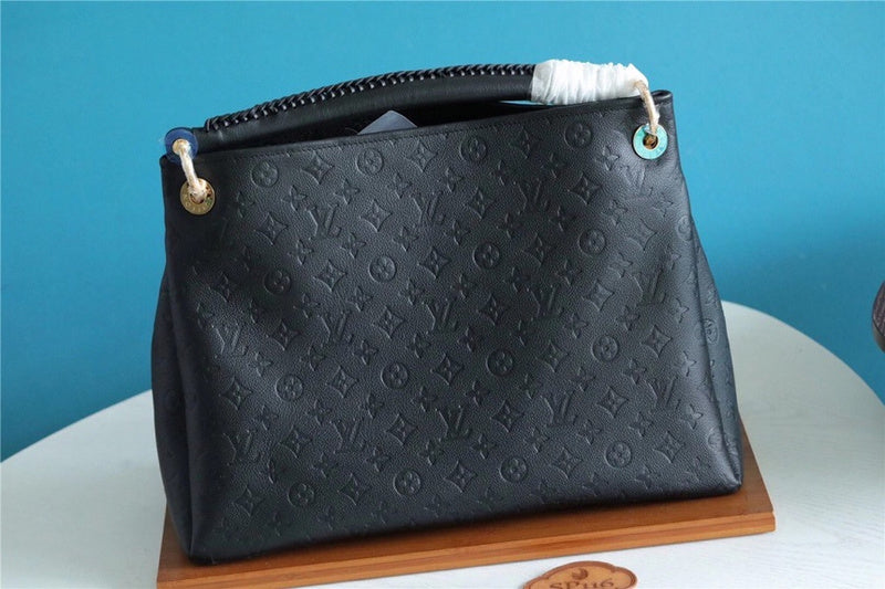The Franco Shops - Louis Vuittons  - 7648