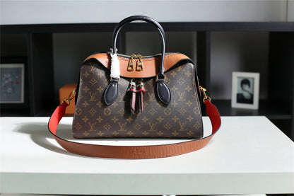 The Franco Shops - Louis Vuittons  - 7963