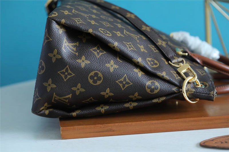 The Franco Shops - Louis Vuittons  - 7846