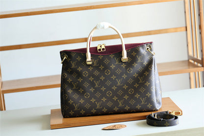 The Franco Shops - Louis Vuittons  - 7999