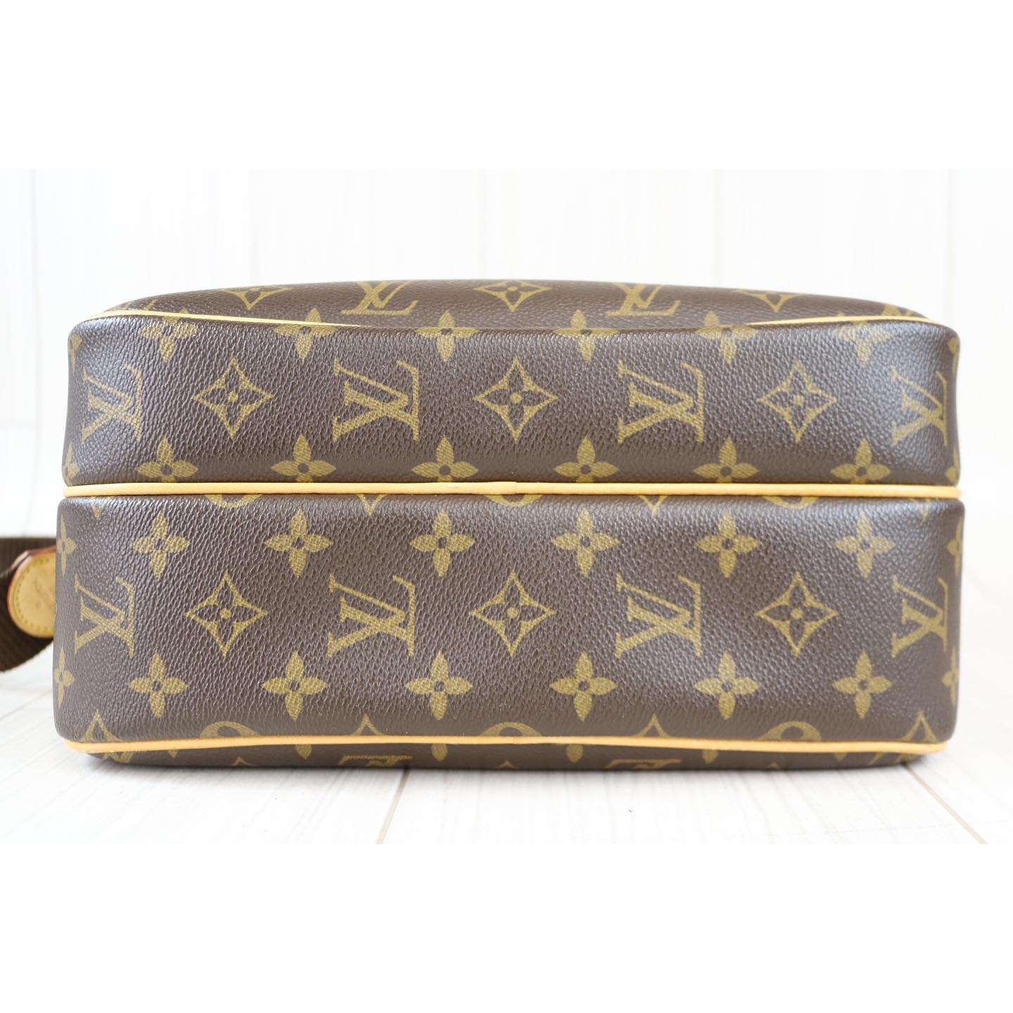Rank AB ｜    LV Monogram Reporter Shoulder Bag    ｜120411