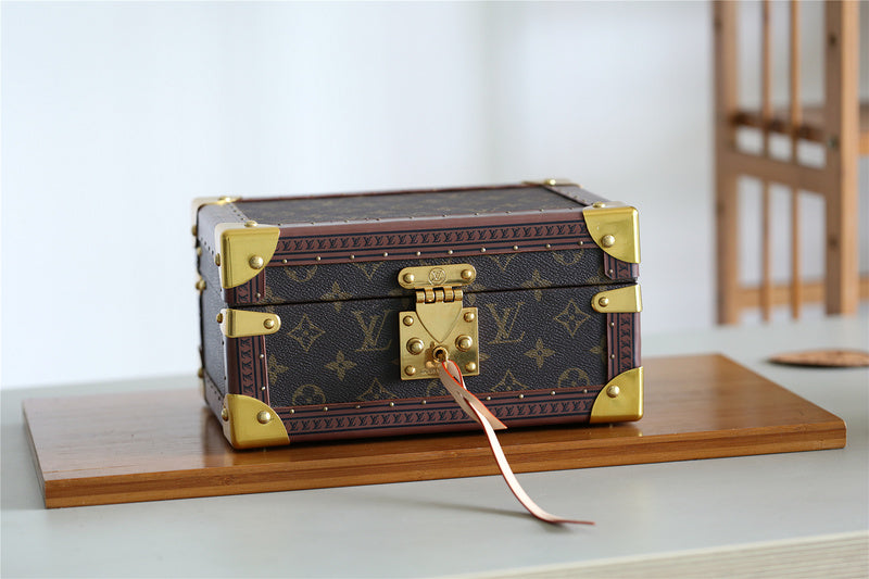 Franco Shops - Louis Vuittons  - 9537