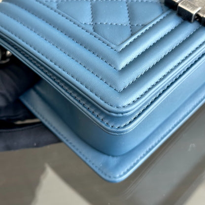*Calfskin, Like New* Boy Small 20CM Quilted Leboy Calfskin Dark Blue No 26