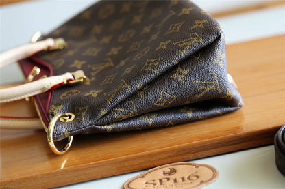 The Franco Shops - Louis Vuittons  - 7993