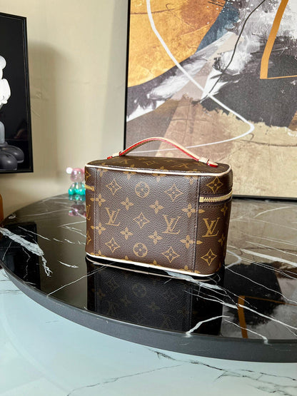 Franco Shops - Louis Vuittons  - 15731