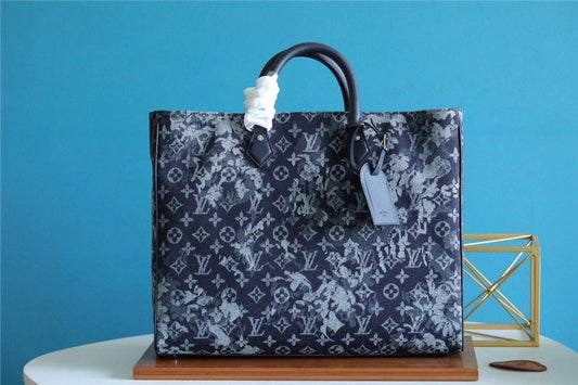 The Franco Shops - Louis Vuittons  - 7669