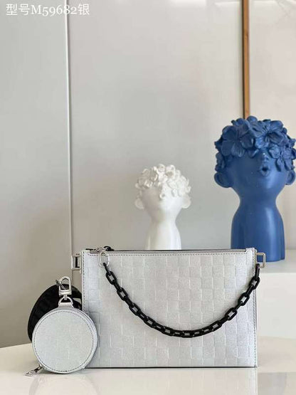 The Franco Shops - Louis Vuittons  - 12026