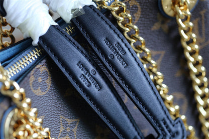 The Franco Shops - Louis Vuittons  - 7929