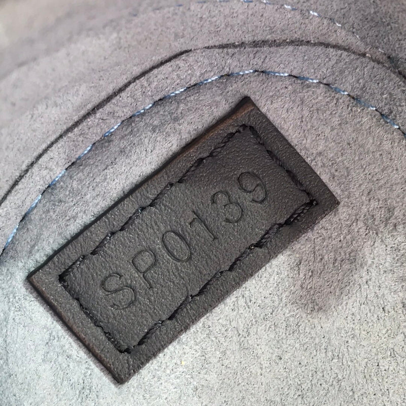 Franco Shops - Louis Vuittons  - 9306