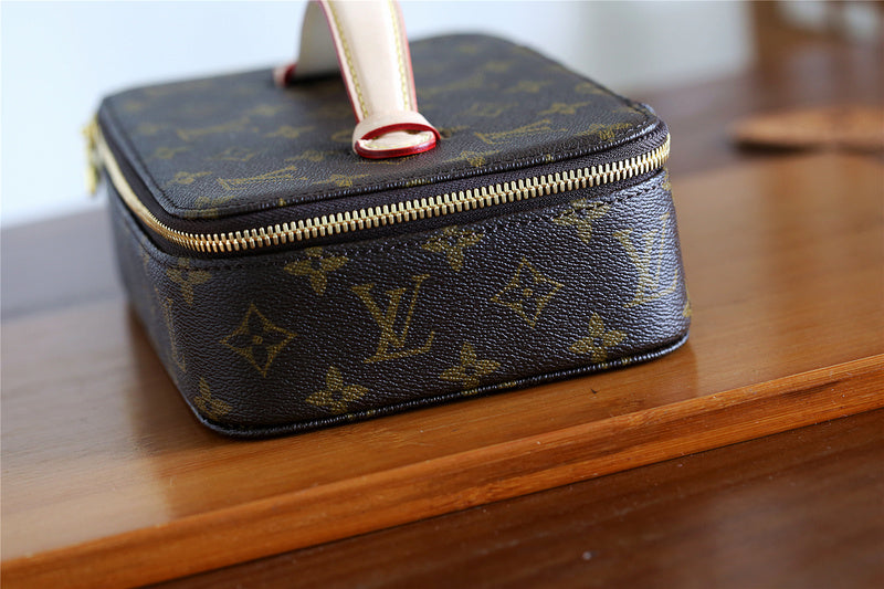 Franco Shops - Louis Vuittons  - 9372