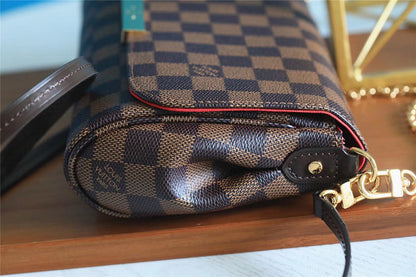 The Franco Shops - Louis Vuittons  - 7748