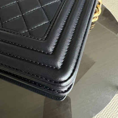 Black Boy Old Medium 25CM Quilted Lambskin Iridescent Leboy Black GHW No 20