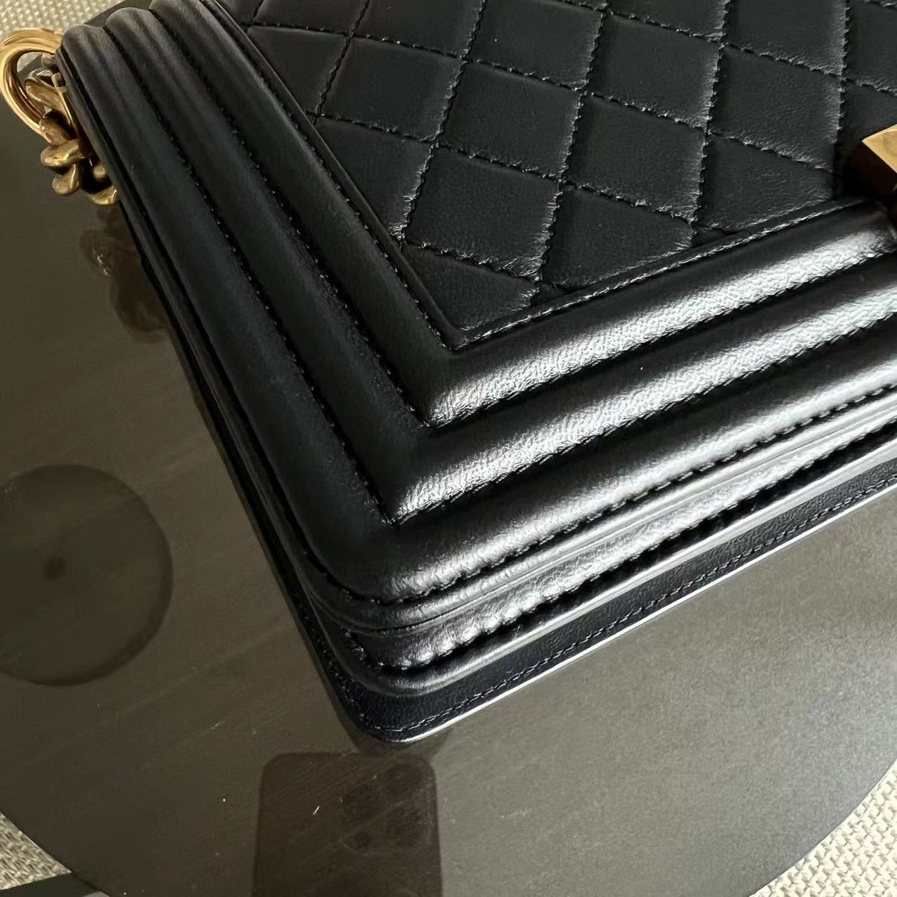 Black Boy Old Medium 25CM Quilted Lambskin Iridescent Leboy Black GHW No 20