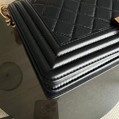Black Boy Old Medium 25CM Quilted Lambskin Iridescent Leboy Black GHW No 20