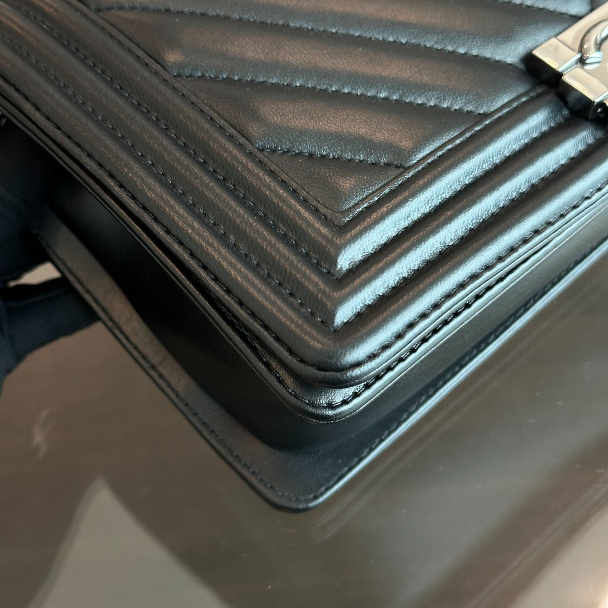 Boy Chevron Old Medium 25CM Lambskin Leboy Black SHW No 26