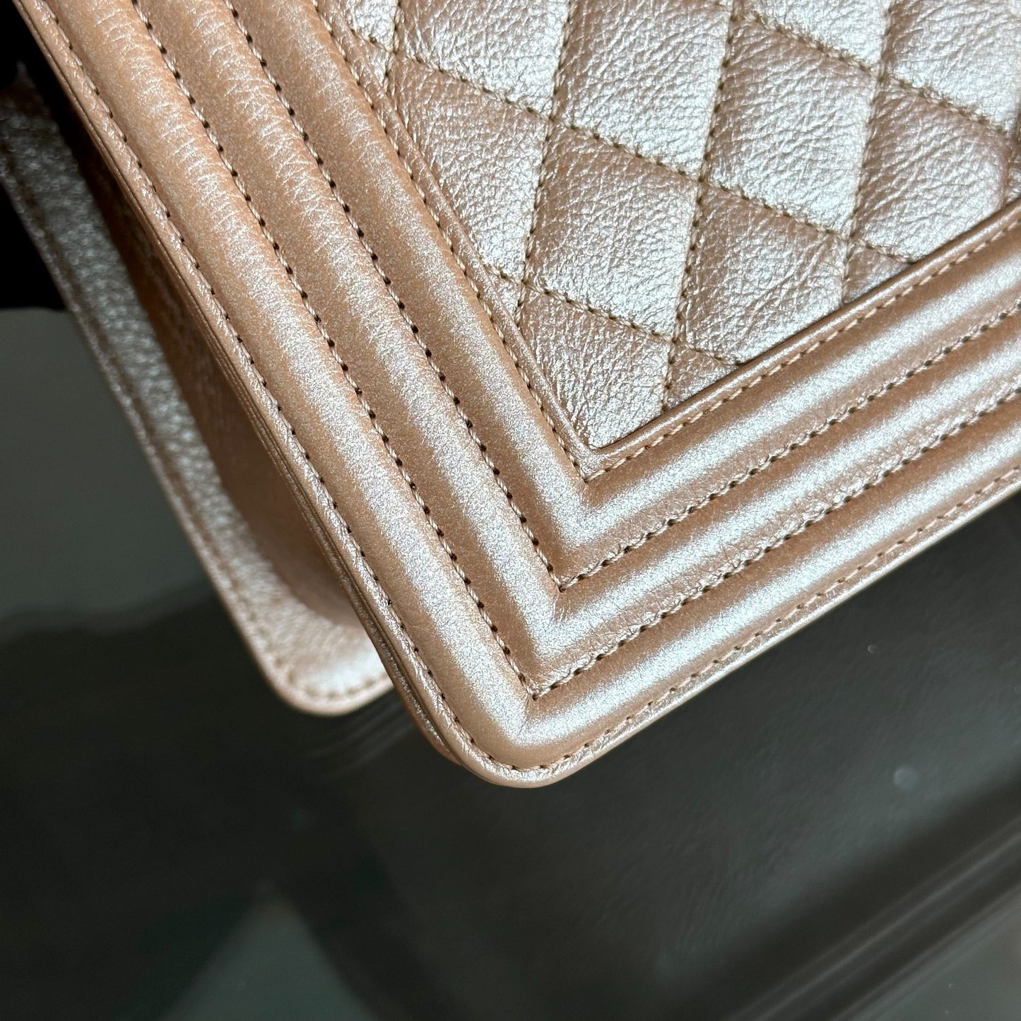 Boy Grained Calfskin Old Medium 25CM Leboy Iridescent Pink GHW No 20