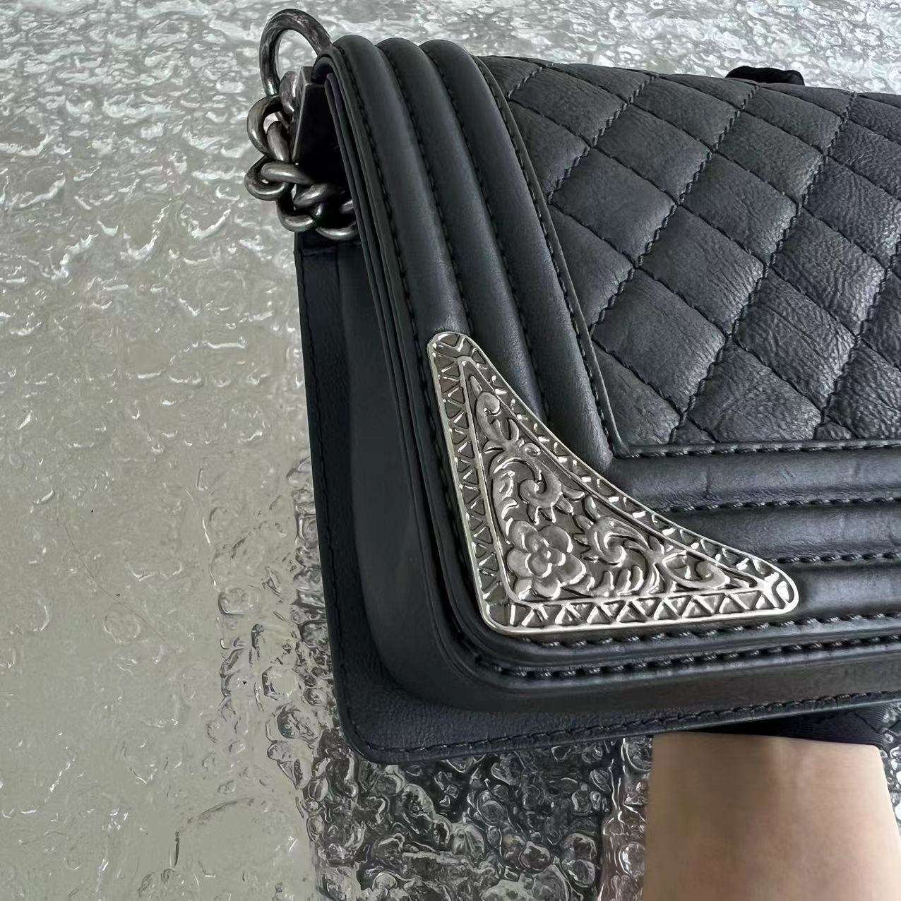 Boy Limited Edition Old Medium 25CM Quilted Grained Calfskin With Metal Edegs Grey Gray Leboy RSHW No 19