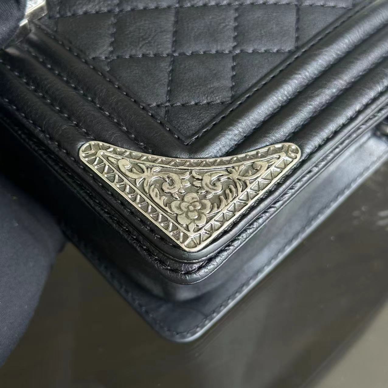 Boy Limited Edition Old Medium Quilted Grained Calfskin With Metal Edegs Black Leboy RSHW No 19
