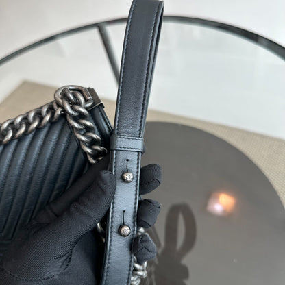 Boy Old Medium 25cm Lambskin Chevron Leboy Black RSHW No 20