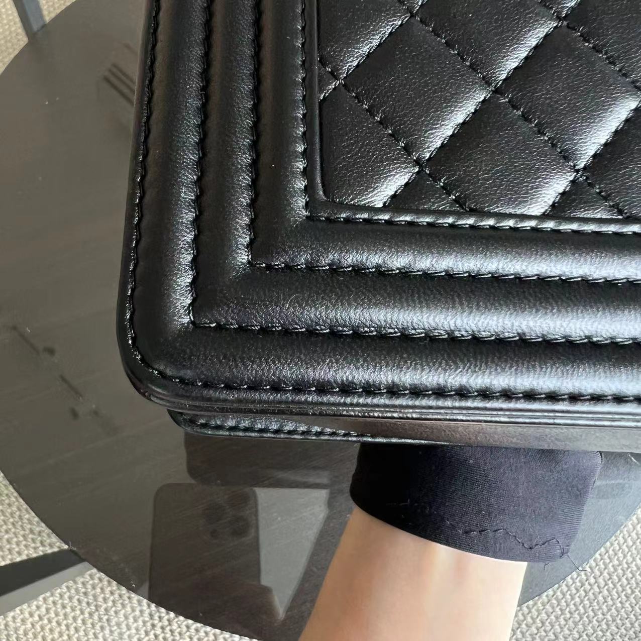 Boy Old Medium 25CM Quilted Lambskin Black Leboy Golden Hardware Series 23