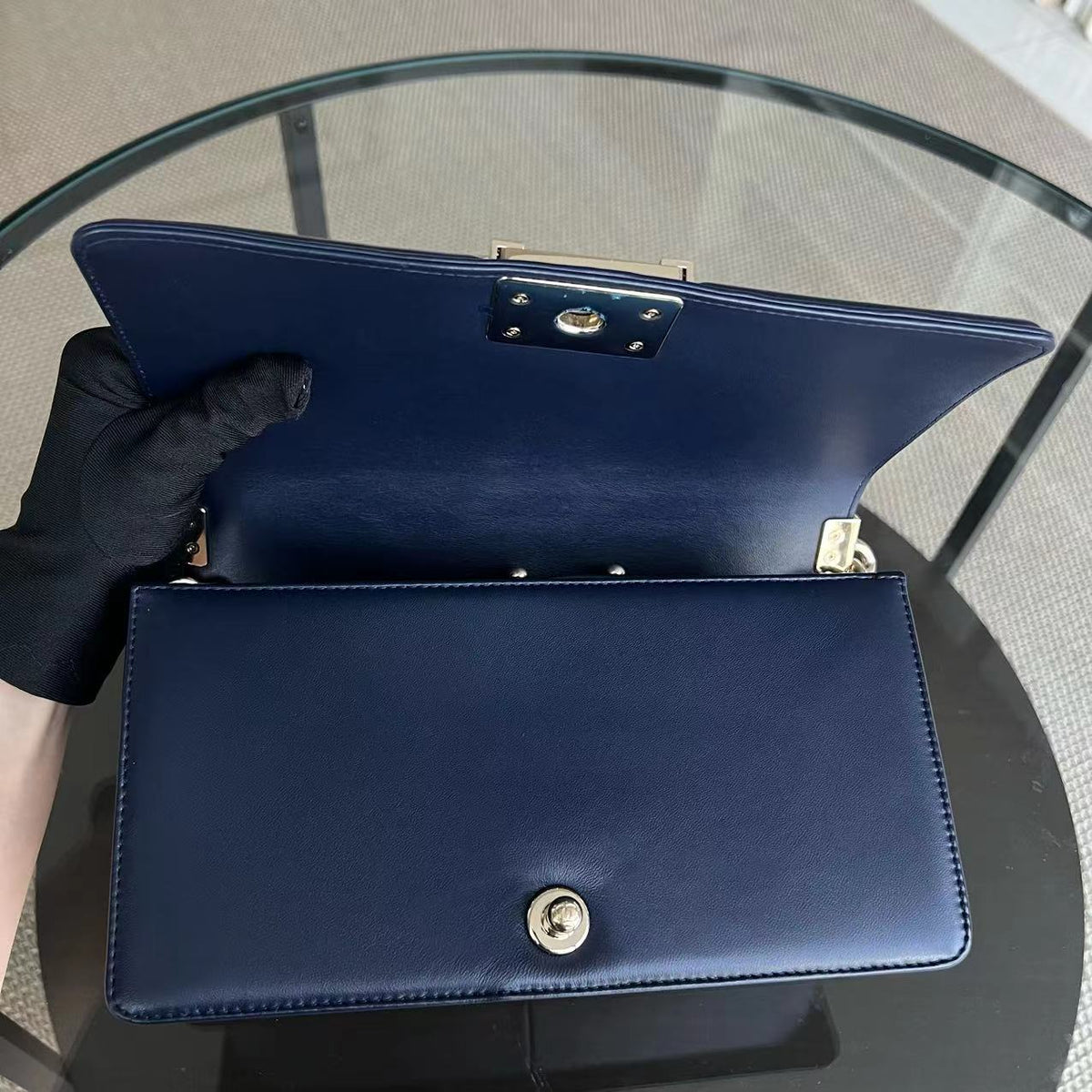 Boy Old Medium 25CM Quilted Lambskin Dark Blue Leboy Golden Hardware Series 22