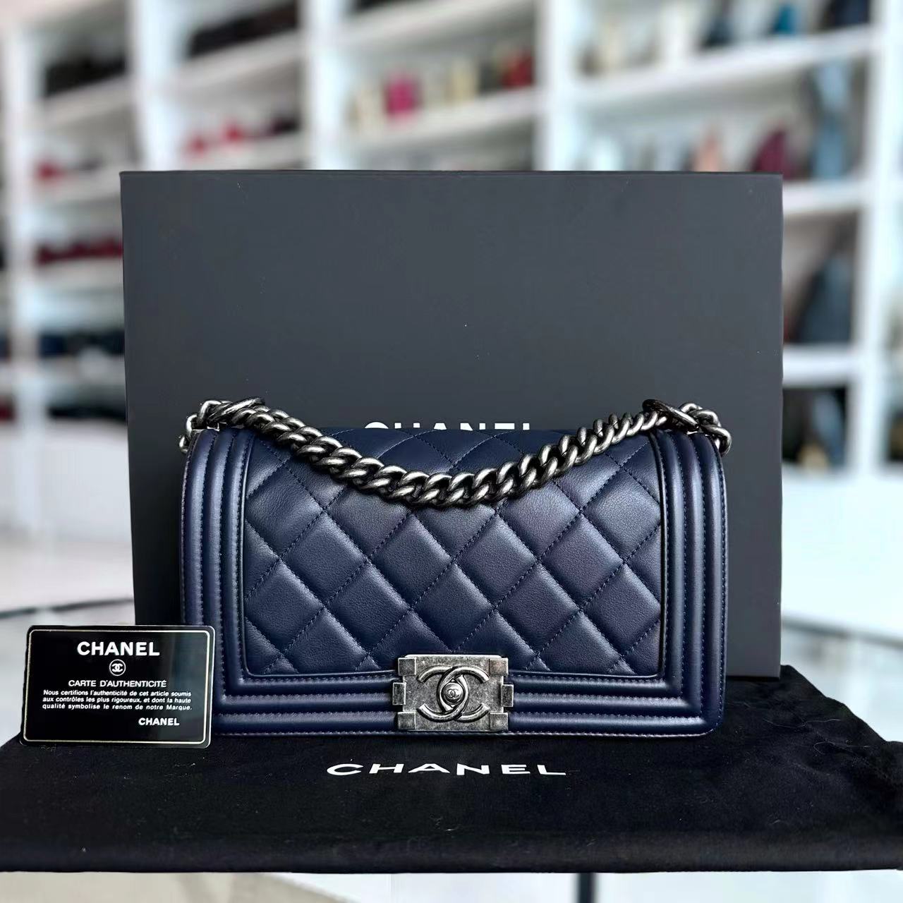 Boy Old Medium 25CM Quilted Lambskin Leboy Navy Blue RSHW No 19