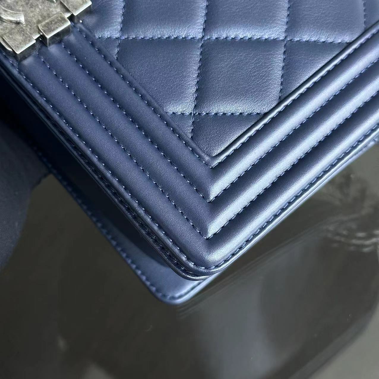 Boy Old Medium 25CM Quilted Lambskin Leboy Navy Blue RSHW No 19
