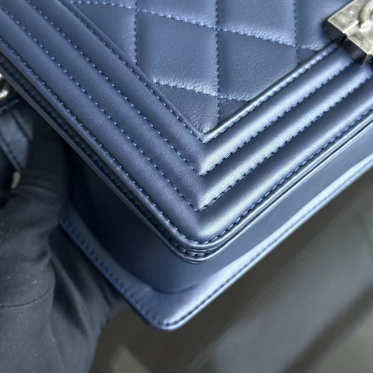 Boy Old Medium 25CM Quilted Lambskin Leboy Navy Blue RSHW No 19
