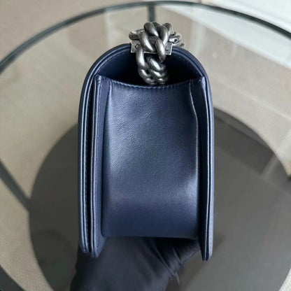 Boy Old Medium 25CM Quilted Lambskin Leboy Navy Blue RSHW No 19