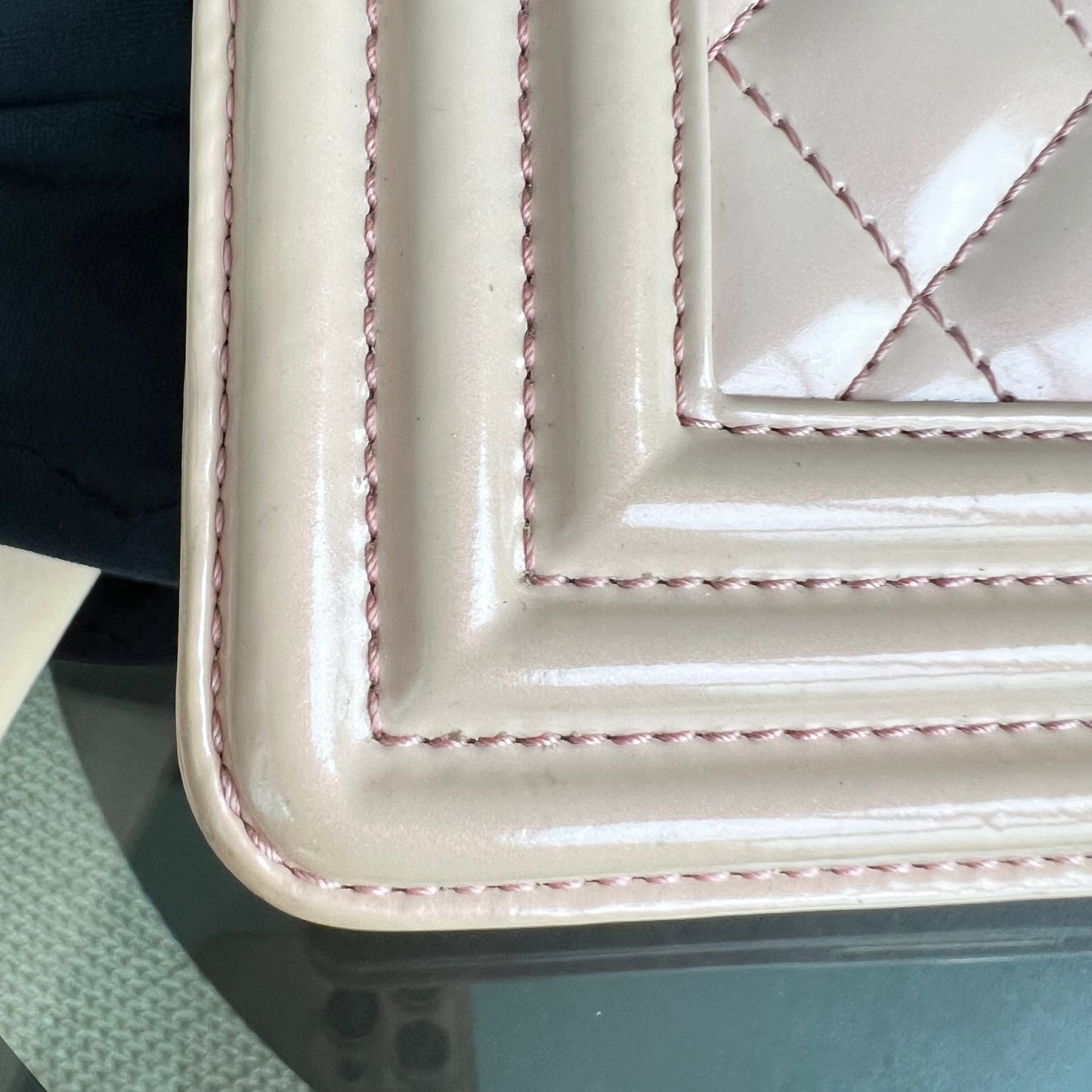 Boy Old Medium 25CM Quilted Smooth Glazed Calfskin Sakura Pink Leboy Golden Hardware Series 22