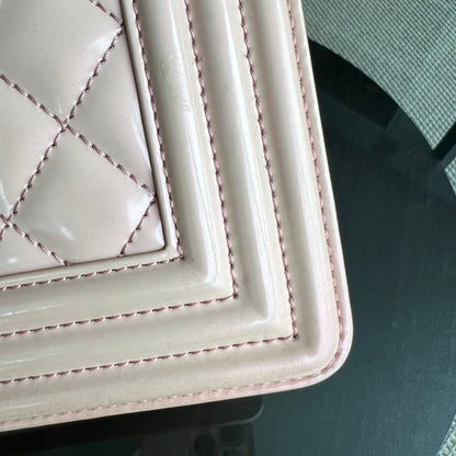 Boy Old Medium 25CM Quilted Smooth Glazed Calfskin Sakura Pink Leboy Golden Hardware Series 22