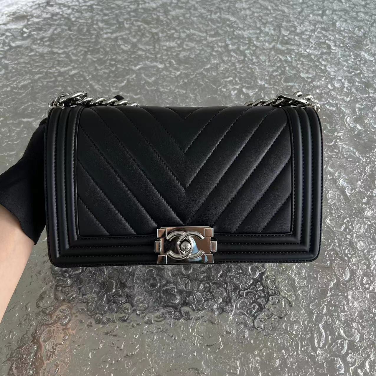 Boy Old Medium Chevron Calfskin Black Silver Hardware Series 22