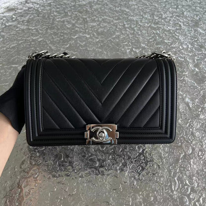 Boy Old Medium Chevron Calfskin Black Silver Hardware Series 22