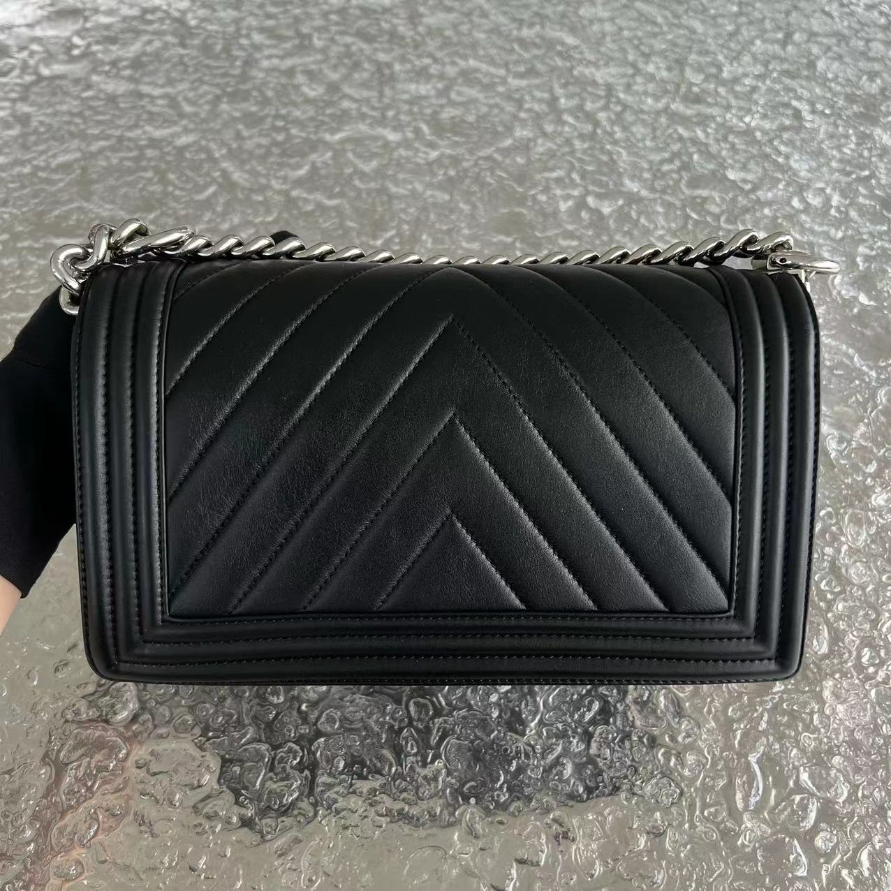 Boy Old Medium Chevron Calfskin Black Silver Hardware Series 22