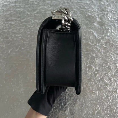 Boy Old Medium Chevron Calfskin Black Silver Hardware Series 22