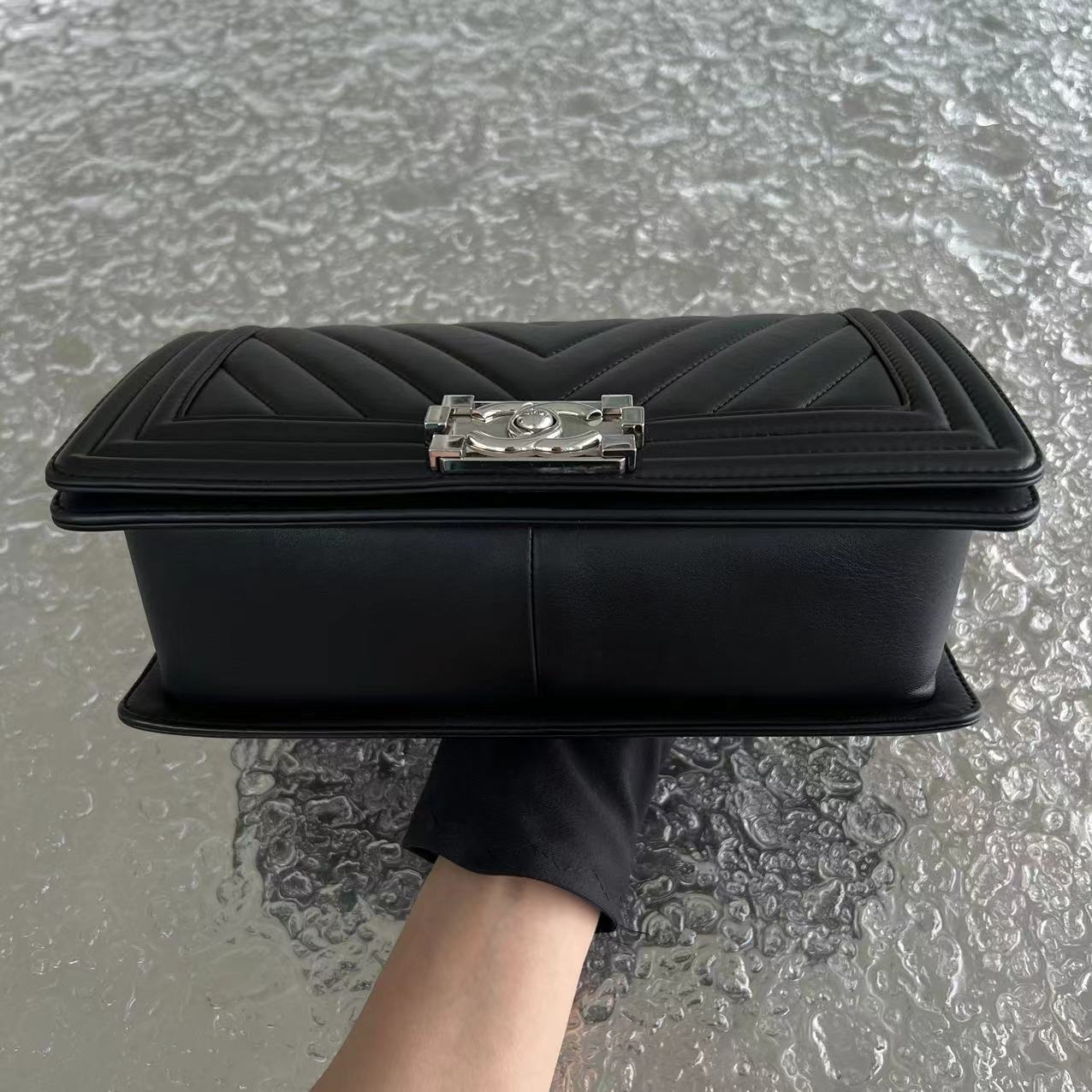 Boy Old Medium Chevron Calfskin Black Silver Hardware Series 22