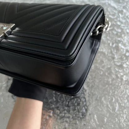 Boy Old Medium Chevron Calfskin Black Silver Hardware Series 22