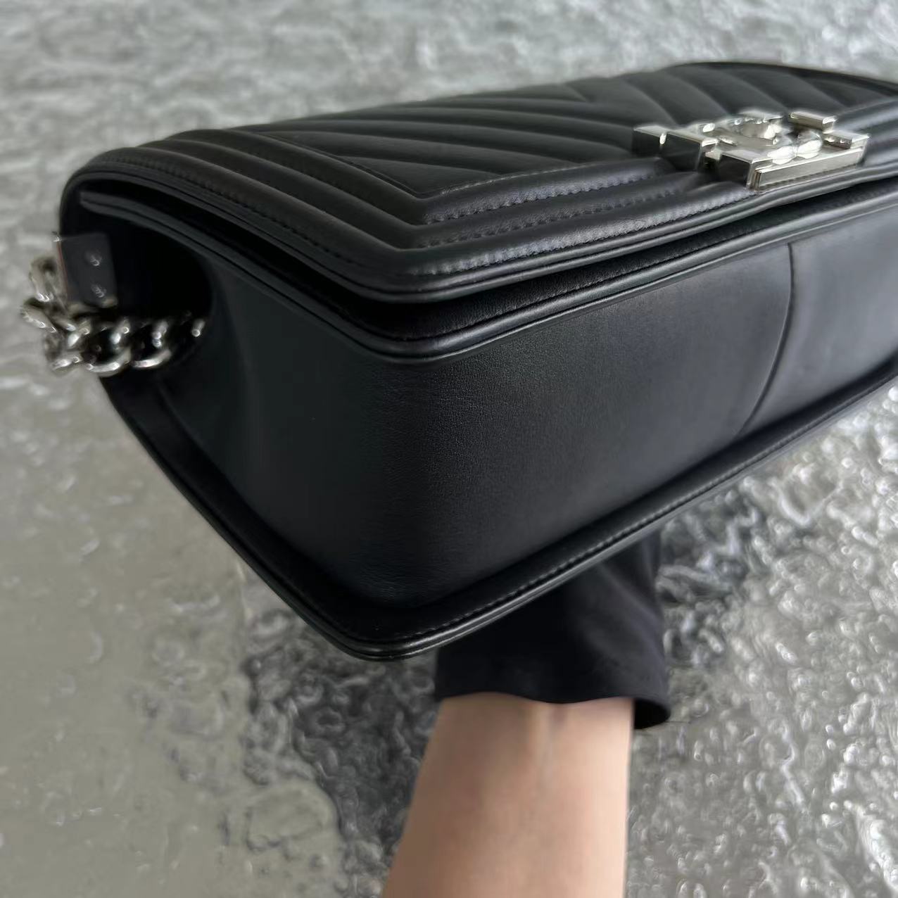 Boy Old Medium Chevron Calfskin Black Silver Hardware Series 22