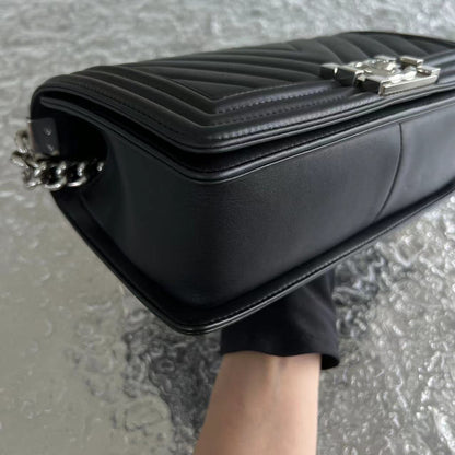 Boy Old Medium Chevron Calfskin Black Silver Hardware Series 22