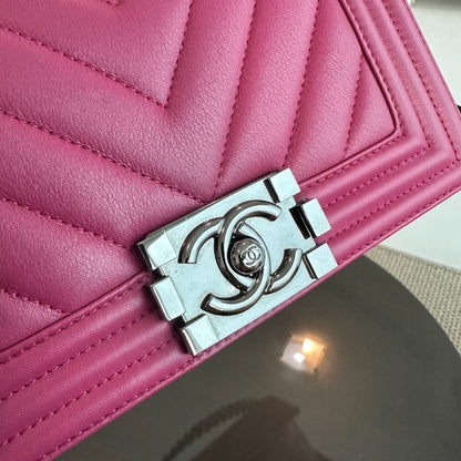 Boy Small Calfskin Chevron Pink SHW No 26