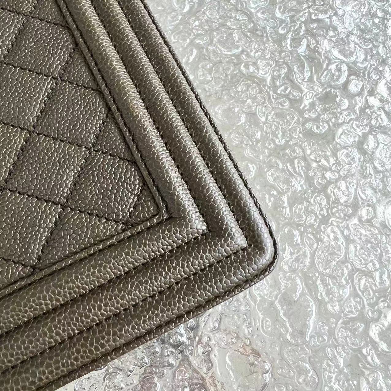 Caviar Boy Old Medium 25CM Quilted Grained Calfskin Olive Green Ruthenium Silver Hardware Series 23