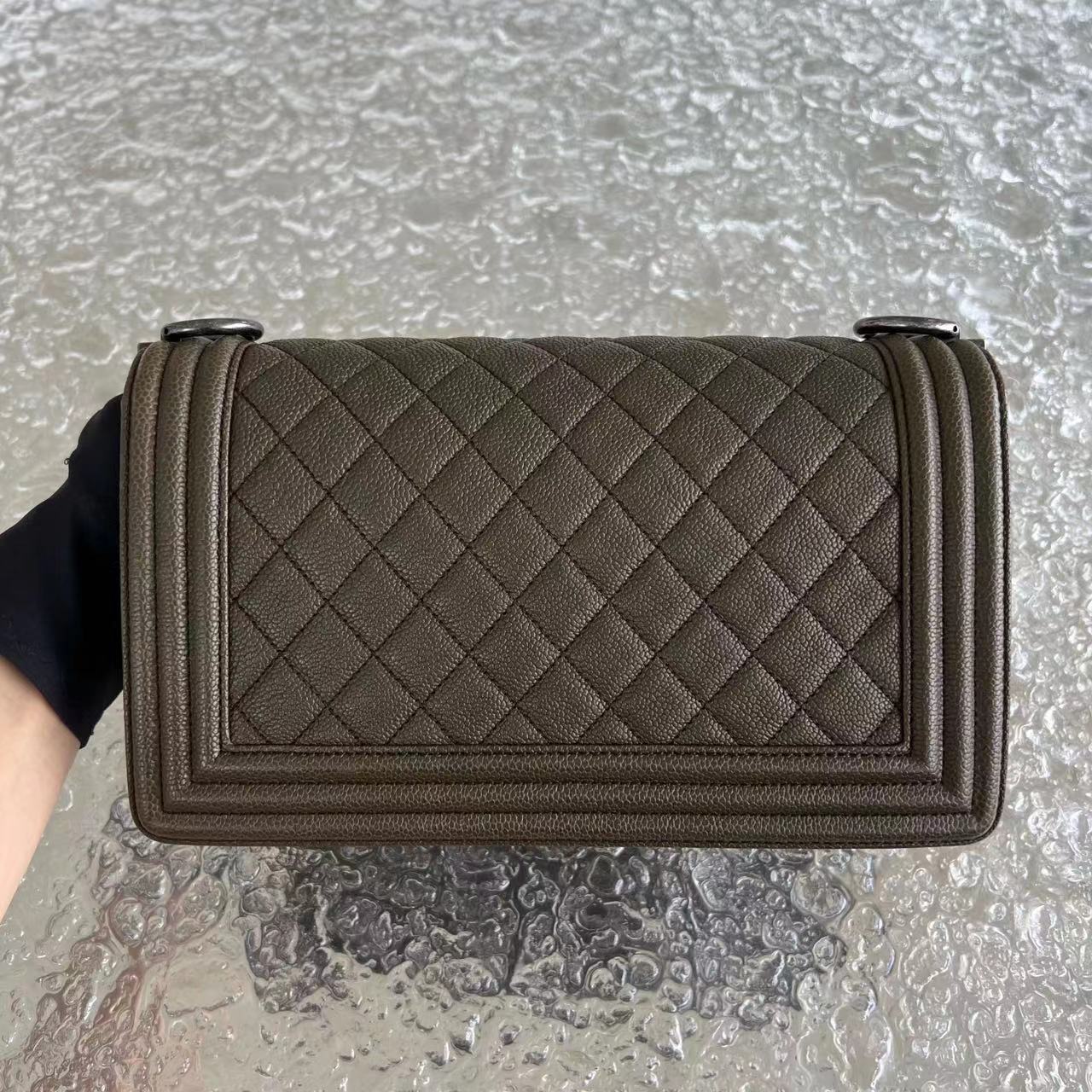 Caviar Boy Old Medium 25CM Quilted Grained Calfskin Olive Green Ruthenium Silver Hardware Series 23