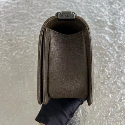 Caviar Boy Old Medium 25CM Quilted Grained Calfskin Olive Green Ruthenium Silver Hardware Series 23